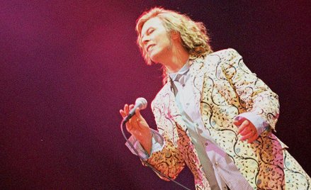 Dawid Bowie (1947–2016) podczas koncertu w Glastonbury