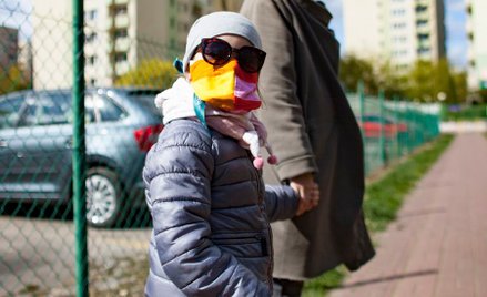 Prawie 900 zakażeń. Liczba ofiar przekroczyła 2 tysiące