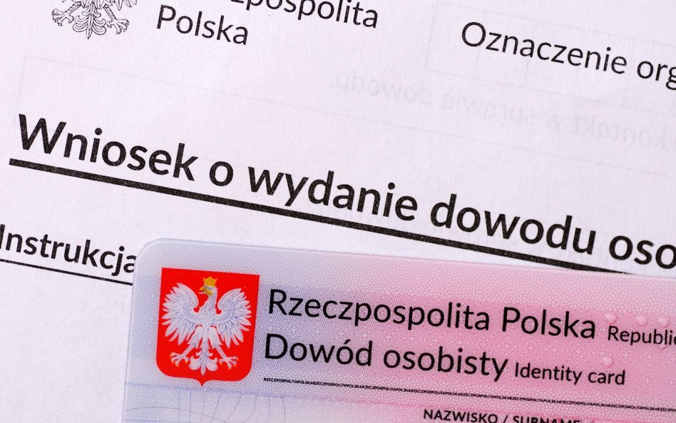 93-letnia Polka z Anglii musi wyrobić nowy dowód. MSWiA: musi odebrać go osobiście w Polsce