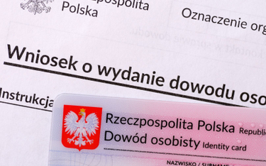 93-letnia Polka z Anglii musi wyrobić nowy dowód. MSWiA: musi odebrać go osobiście w Polsce