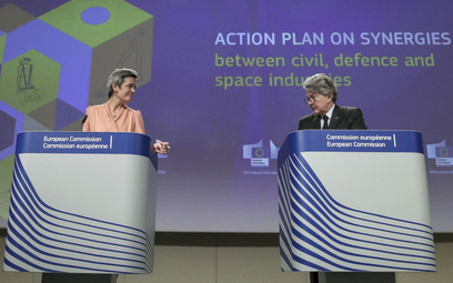 Margrethe Vestager i Thierry Breton, komisarze UE ds. cyfrowej Europy i rynku wewnętrznego na wspóln