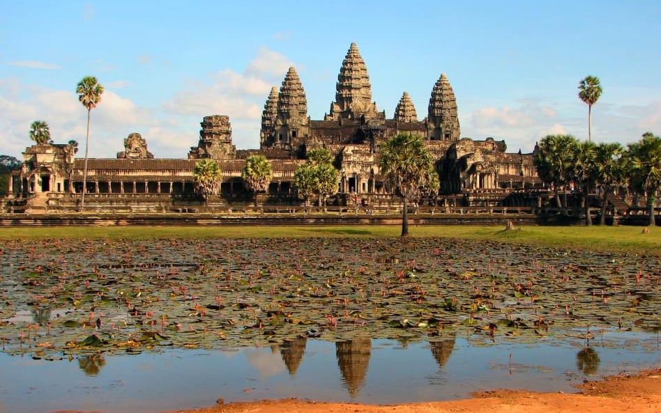 Angkor Wat, the front side of the main complex, photographed in the late afternoon; 25 November 2005