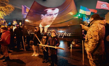 Marsz w 113. rocznicę urodzin Stepana Bandery, Kijów, 1 stycznia 2022 r. Podjęcie tradycji ruchu Ban