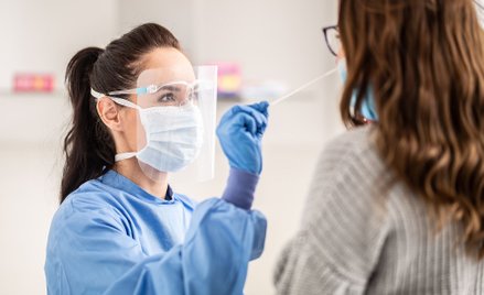 Dopłaty dla firmy bez względu na miejsce zamieszkania pracownika izolowanego w pandemii