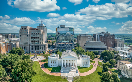 Kapitol Stanu Wirginia (Virginia State Capitol) w Richmond jest siedzibą władz stanowych oraz Zgroma