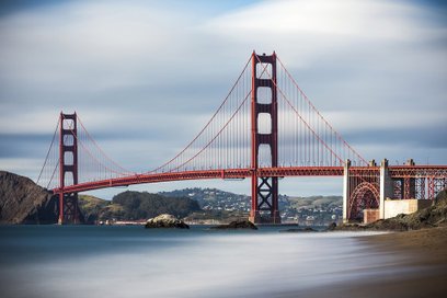 Jak podkreśla PLL LOT, nie ma San Francisco bez mostu Golden Gate.