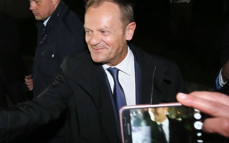 Donald Tusk ruszył na podbój TikToka. Czy podbije telefony najmłodszych wyborców?