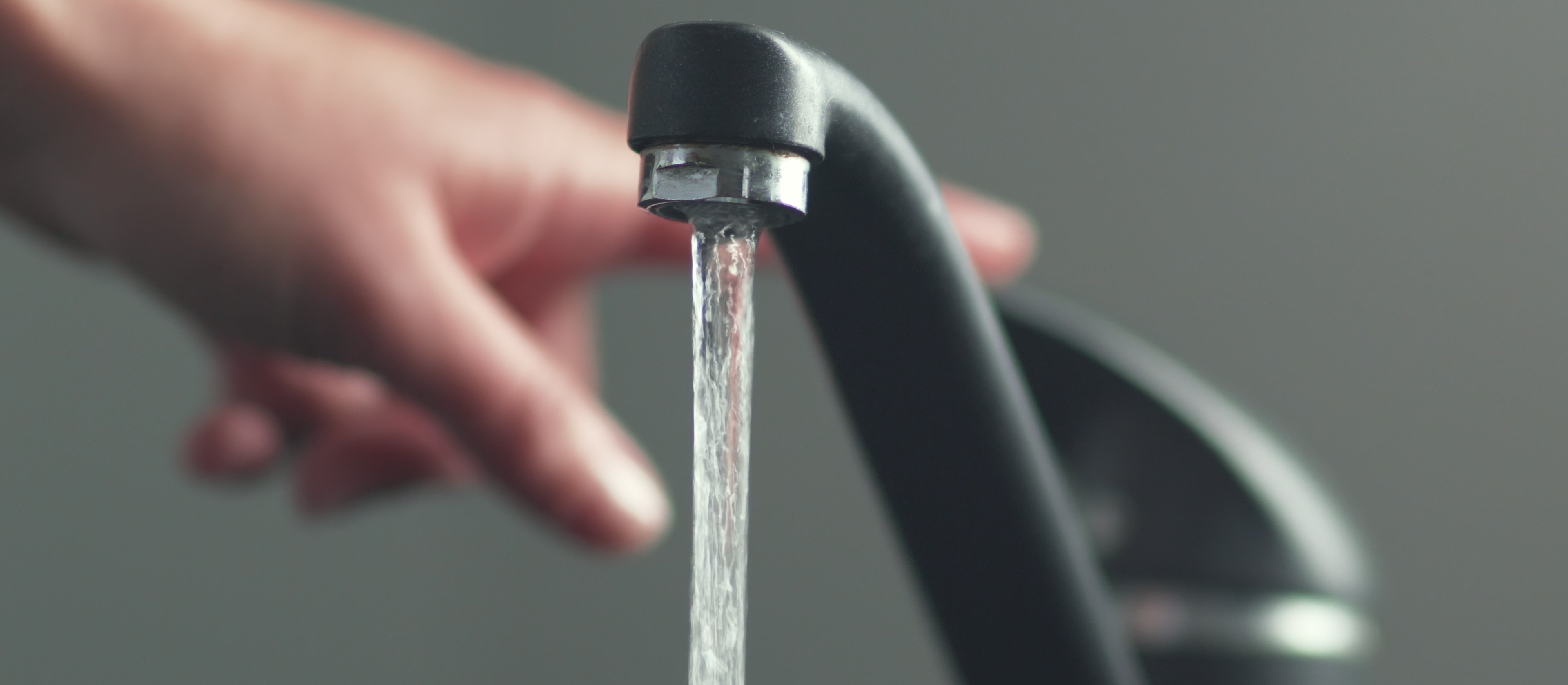 „Dziedzictwo nieefektywności”. Dlaczego usługi wodne są u nas tak drogie?