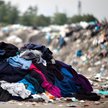 Rośnie eksport zużytych ubrań z Europy. Polska wśród czołowych eksporterów