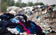 Przeciętny Europejczyk rocznie produkuje 11 kg odpadów tekstylnych. Problemem jest ich zagospodarowa