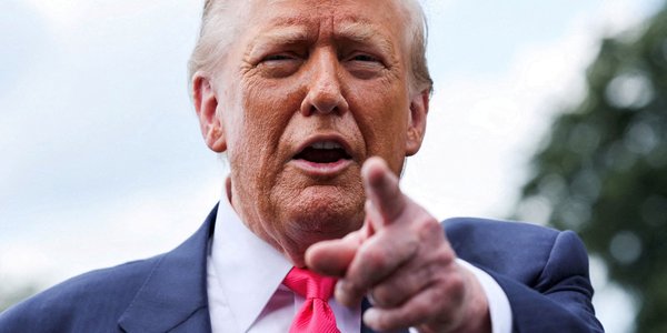 Biały Dom ujawnia informacje o zdrowiu Donalda Trumpa. Prezydent ściska zbyt wiele dłoni