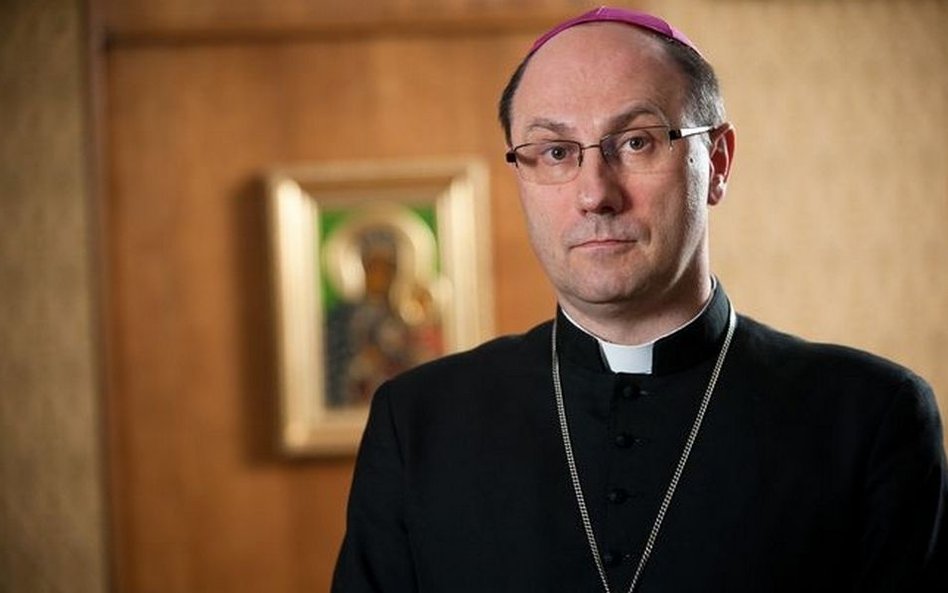 Koronawirus w Polsce. Czy należy zamknąć kościoły? Jest opinia prymasa