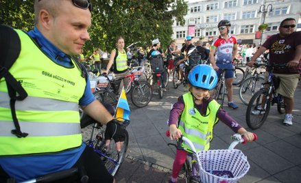 W wypadku roweru i wózka rowerowego dopuszcza się migające światła pozycyjne.