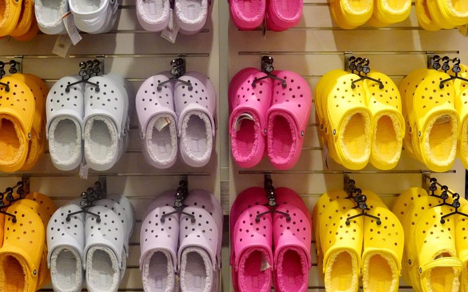 Crocs pozywa Walmart za rzekome kopiowanie jego butów