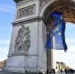 Flaga Unii Europejskiej zdjęta z Łuku Triumfalnego. Le Pen i Zemmour ogłaszają zwycięstwo
