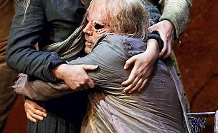 Klaus Maria Brandauer (Edyp) i Katharina Susewind (Antygona) na festiwalu w Salzburgu