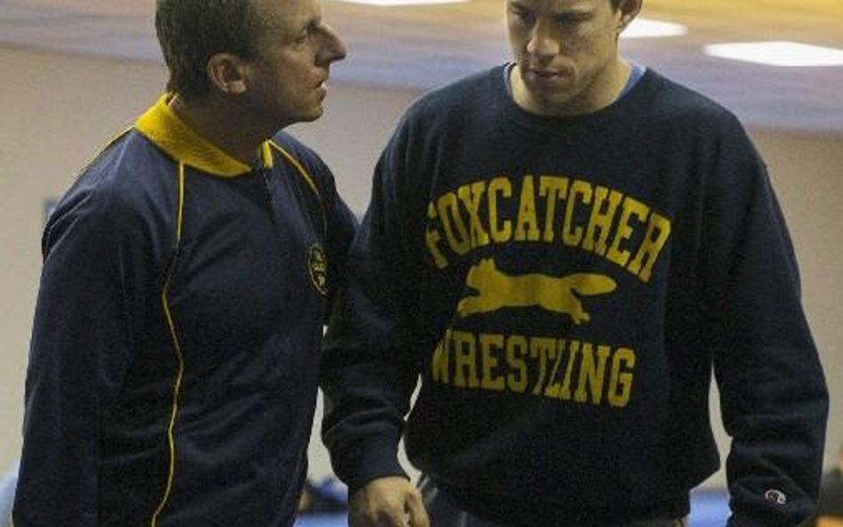 Steve Carell (z lewej) i Channing Tatum w filmie „Foxcatcher”