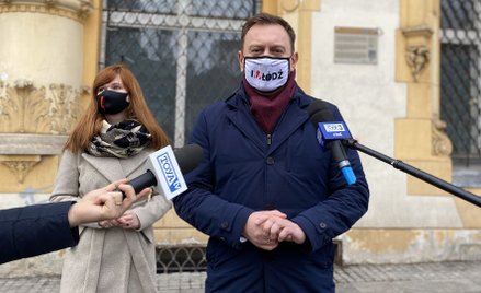 Poseł Lewicy: Wychodzi, że na pasterce koronawirus niegroźny, w sylwestra - tak