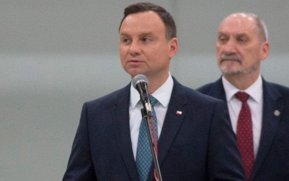 Prezydent Andrzej Duda oczekuje wyjaśnień od szefa MON Antoniego Macierewicza