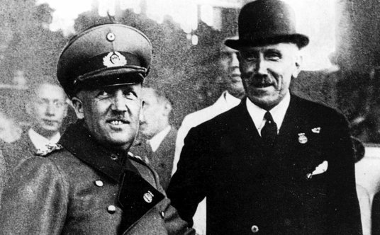 Minister obrony Rzeszy Niemieckiej Kurt von Schleicher (1882–1934) w towarzystwie ówczesnego kancler