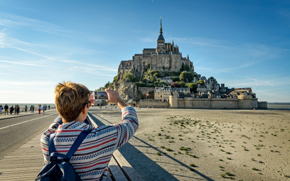 Francja wyda 1,9 mld euro na powrót turystów