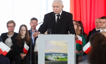 Prezes PiS Jarosław Kaczyński przemawia na konwencji rolnej Prawa i Sprawiedliwości w Łysem k. Ostro