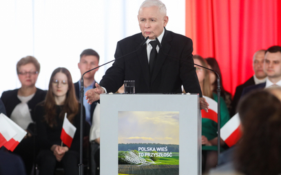 Prezes PiS Jarosław Kaczyński przemawia na konwencji rolnej Prawa i Sprawiedliwości w Łysem k. Ostro