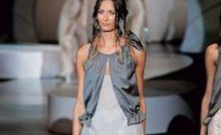 Giorgio Armani, przejrzyste kalesony pod koronką, wiosna-lato 2009