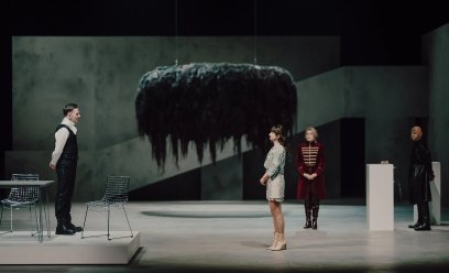 Na pierwszym planie od lewej: Marcin Bosak jako Wokulski i Marta Ojrzyńska jako Łęcka