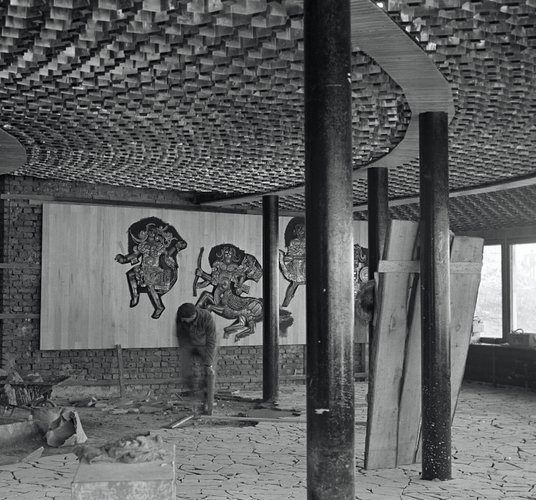 Wnętrze przyszłej restauracji na Śnieżce, zdjęcie z 1974 roku.