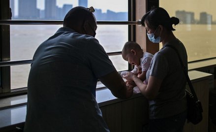 Futurolog: Przez pandemię znów popularne staje się małżeństwo i posiadanie dzieci