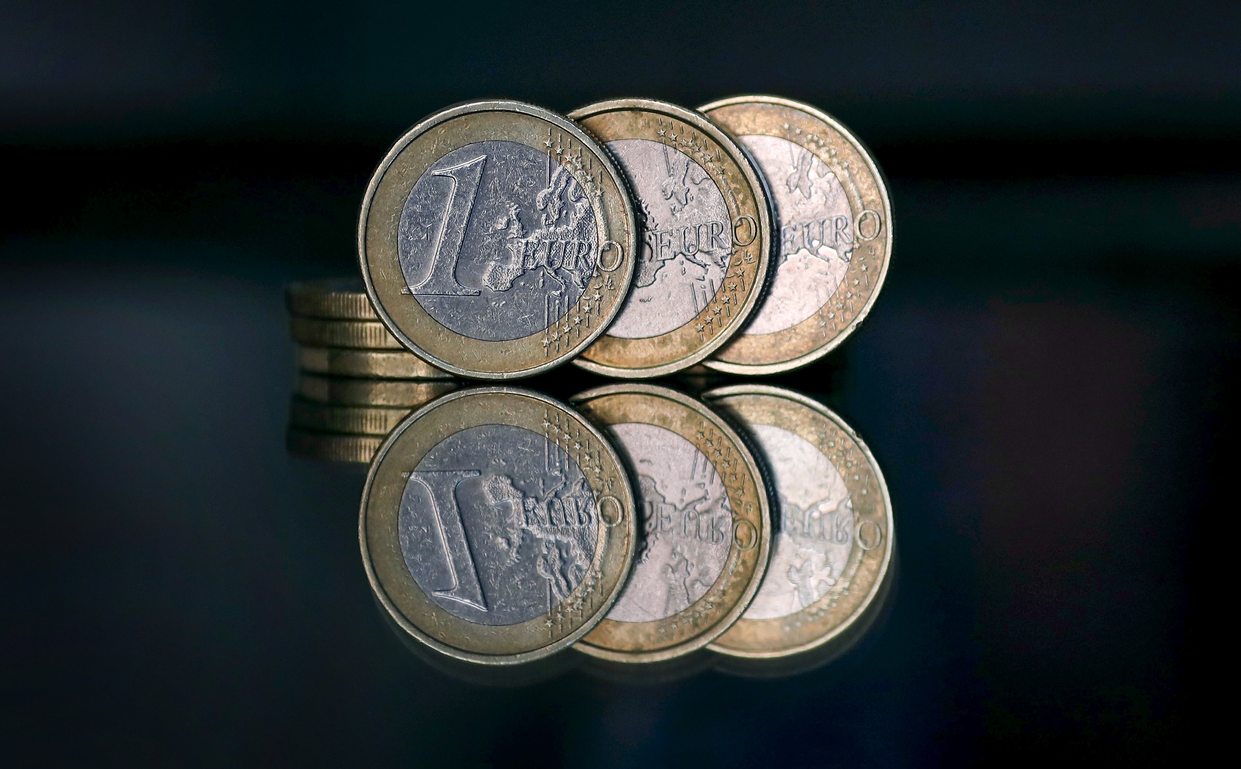 Dolar coraz słabszy. Euro bezpieczną przystanią
