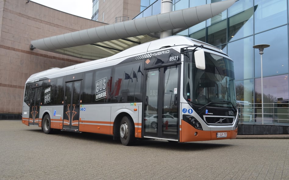 Połowa autobusów elektrycznych w Łodzi nie jeździ. PGE uruchomiło tylko trzy ładowarki