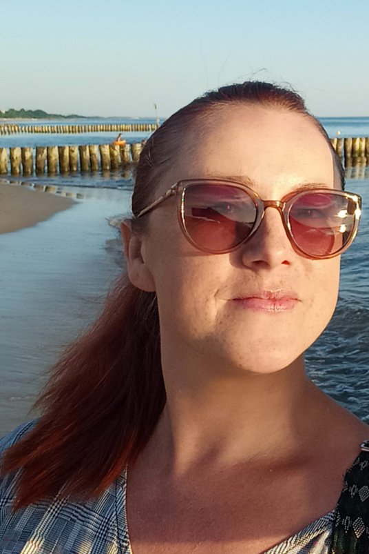 Marta Piątek-Bar, programistka, uważa, iż mocną stroną kobiet jest nieszablonowe myślenie i kompeten