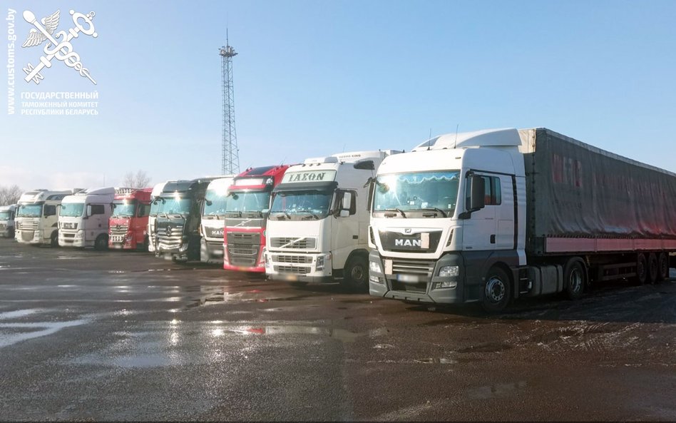 Łukaszenko aresztuje ciężarówki