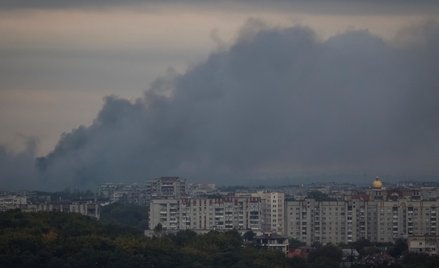 Dym unoszący się po rosyjskim ataku nad Lwowem