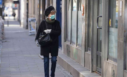 Sondaż: 23,8 proc. Polaków w ogóle nie wychodzi z domów