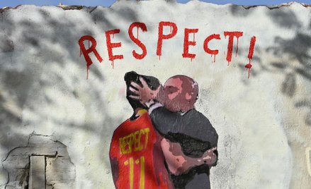 Mural w Barcelonie z hasłem "szacunek" i sceną pocałunku Rubialesa