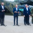 Donald Tusk w czasie konferencji prasowej na granicy Polski z Białorusią