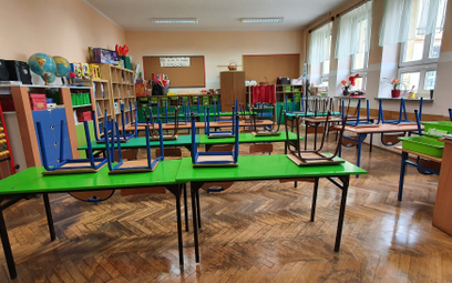 Sondaż: Polacy, za politykę w zakresie szkolnictwa, wystawiają rządowi "jedynki" i "dwójki"