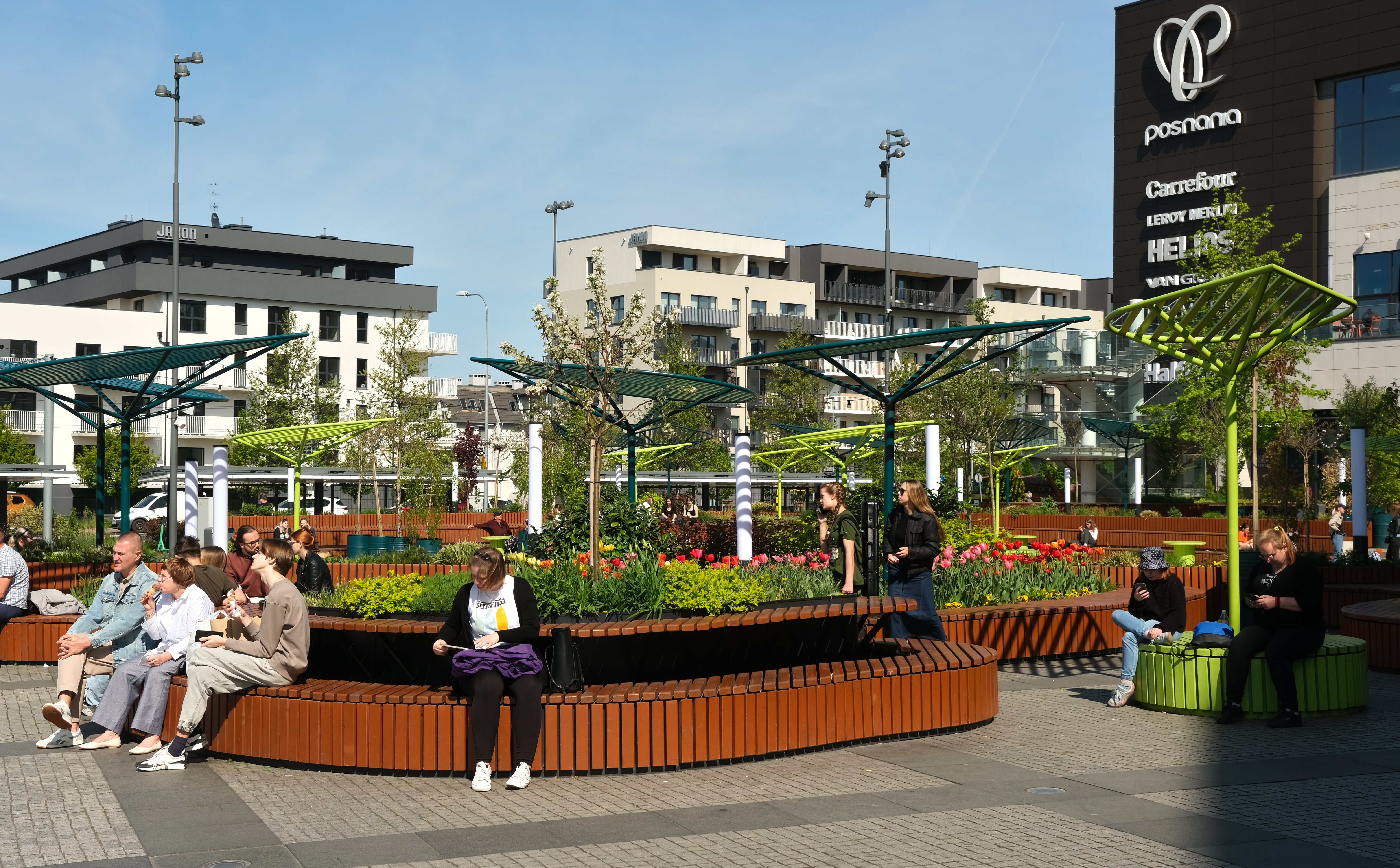 Lipiec pokazał, iż Polacy mogą i oszczędzać, i kupować