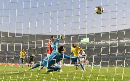 Mecz zaczął się dobrze dla Brazylii - gola strzelił zastępujący Neymara Robinho