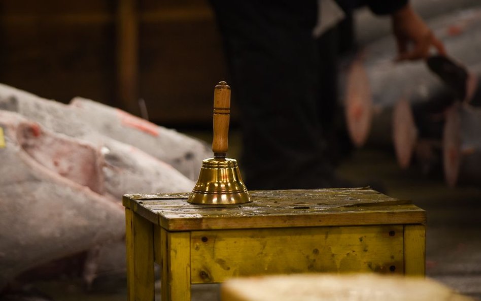 Pierwsza aukcja tuńczyków w 2017 roku na tokijskim targu Tsukiji