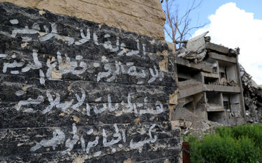 Zniszczony budynek w Rakce w Syrii, byłej stolicy samozwańczego Państwa Islamskiego