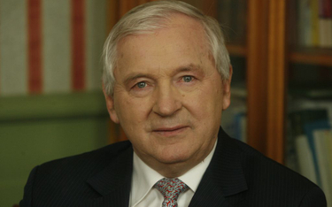 Stanisław Gomułka jest członkiem krajowym PAN, członkiem NRR, głównym ekonomistą BCC.