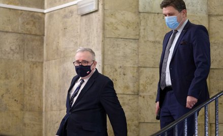 Podsekretarz stanu w Ministerstwie Aktywów Państwowych Piotr Pyzik (L) oraz prezes zarządu Polskiej 