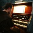 Nie można zwolnić z pracy katolickiego organisty