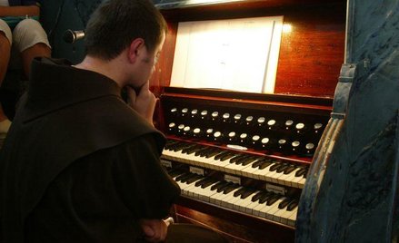 Nie można zwolnić z pracy katolickiego organisty