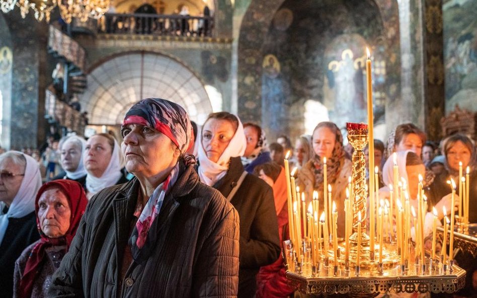 Prawosławne nabożeństwo w kijowskiej Ławrze Peczerskiej, uznającej zwierzchnictwo Moskwy