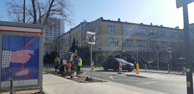 Przy skrzyżowaniach z ul. Cyraneczki oraz ul. Kirasjerów powstaną przebudowane przejścia dla pieszyc